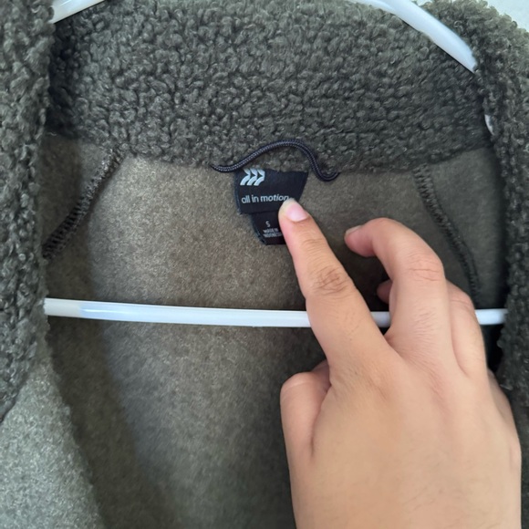 All in Motion Green Cropped Sherpa Jacket - Picture 5 of 6